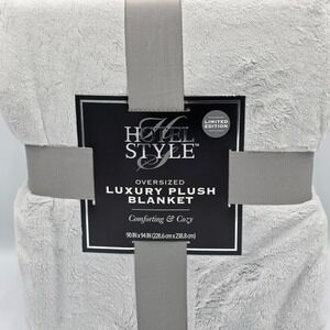 Hotel Style Oversized Luxury Plush Bed Blanket 90x94 Full/Queen, Platinum Silver